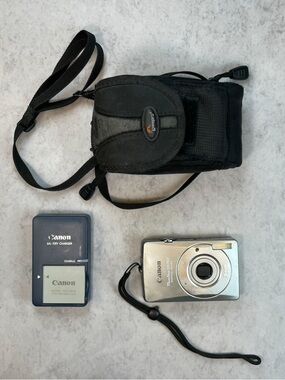 Canon PowerShot SD750 Digital Elph 7.1MP Camera Tested Works Bundle